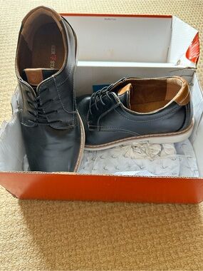 Deer Stags Black Lace-Up Oxfords with Tan Collar